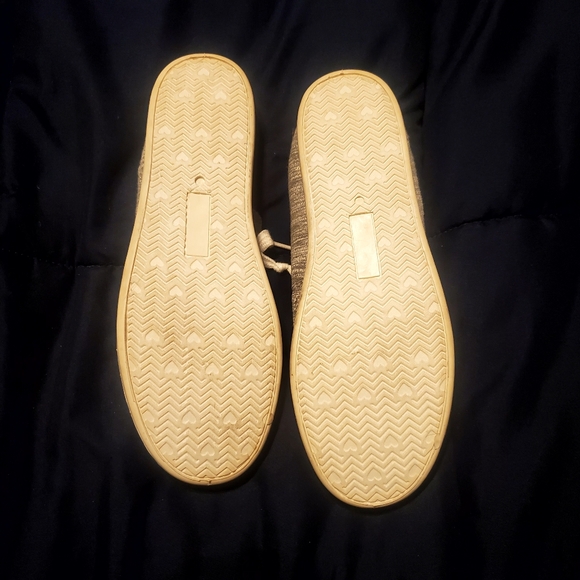 Casual Gray Sneakers with White Laces - Picture 4 of 4